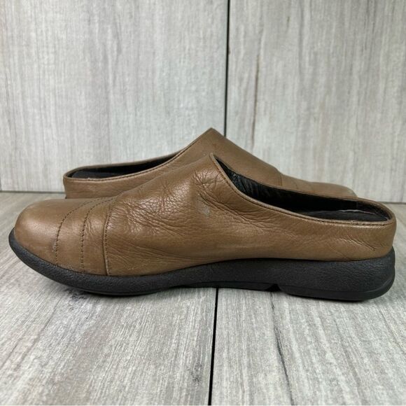 Dansko Mule Slip On Shoes Brown Leather Casual Comfort Clog Size 8 EUR 38 - Picture 4 of 10
